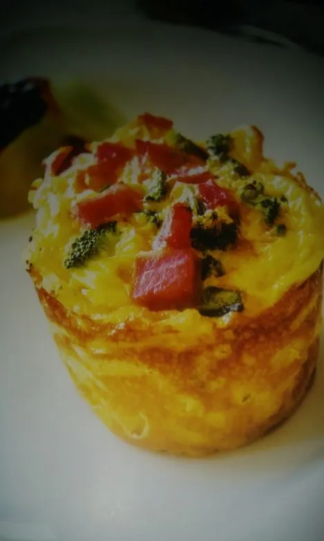 Leichte Mini-Quiche mit Schinken und Brokkoli