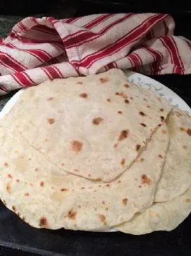 Hausgemachte Mehltortilla