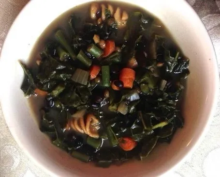 Schwarze Bohnen-Gemüsesuppe