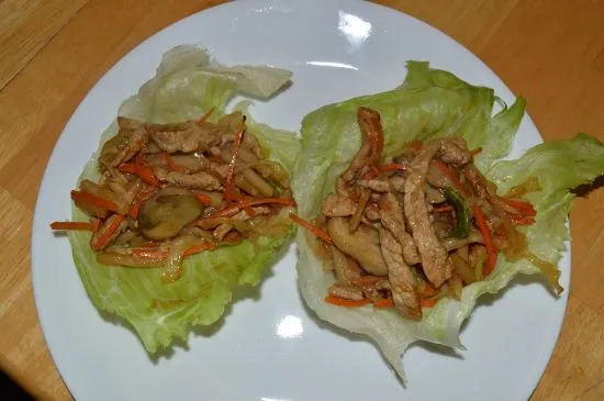 MuShu Schweinefleisch Salatwickel