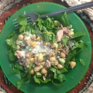 Kichererbsen- und Spinatsalat