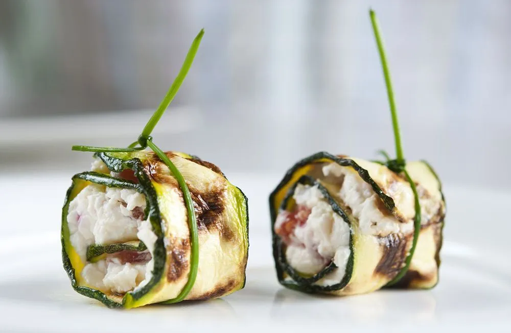 Zucchini gefüllt mit herzhaftem Tofu-Aufstrich
