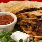 Melonys Quesadillas mit schwarzen Bohnen und Mais
