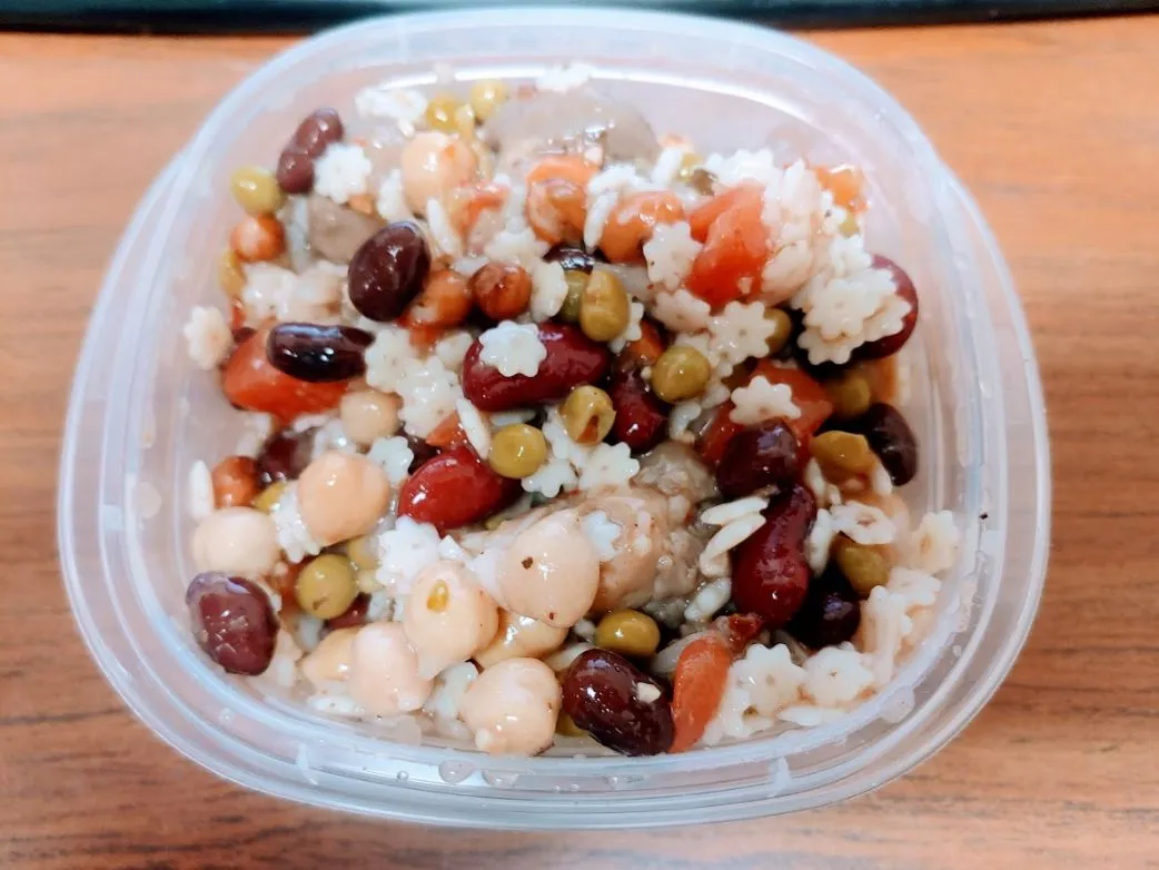 Bohnen- und Nudelsalat