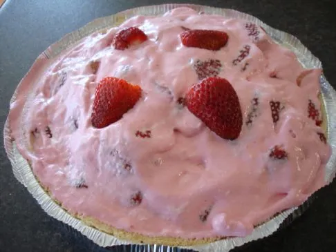Frischer Erdbeerkuchen