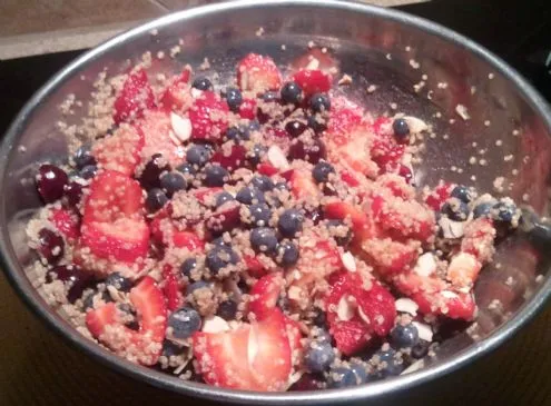 Quinoa-Mandel-Beeren-Salat