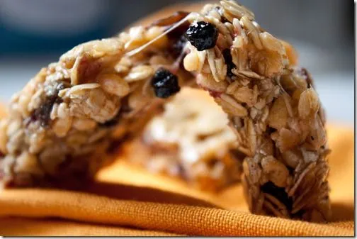 Kauige Kirsche-Schokolade-Mandel-Granola-Riegel