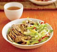 Thailändischer Salat mit Schweinefleisch