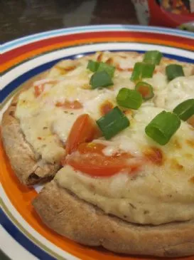 Karamellisierte Zwiebel & Weiße Bohnen Pita Pizza