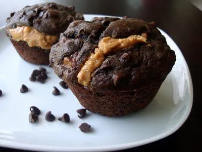 Schokoladen-Erdnussbutter-Bananen-Muffins