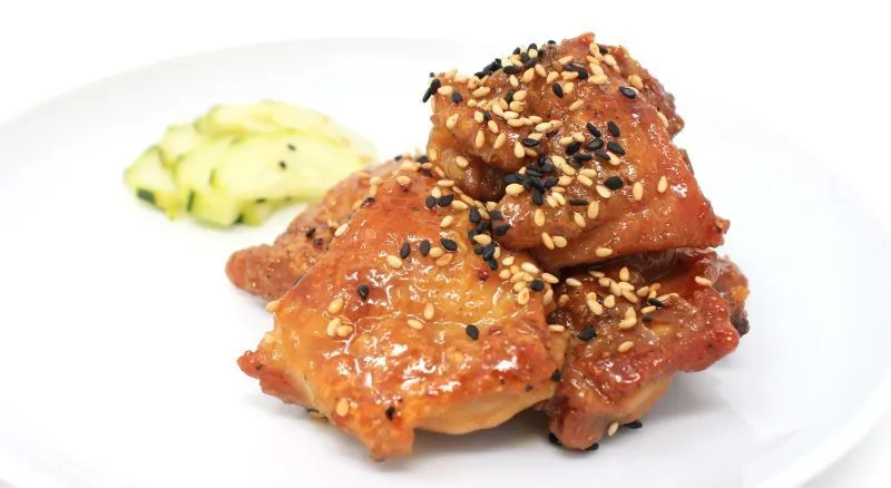 Reduziertes Kohlenhydrat knuspriges Hähnchen Teriyaki