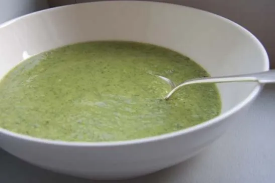 Brokkoli- und Rucola-Suppe