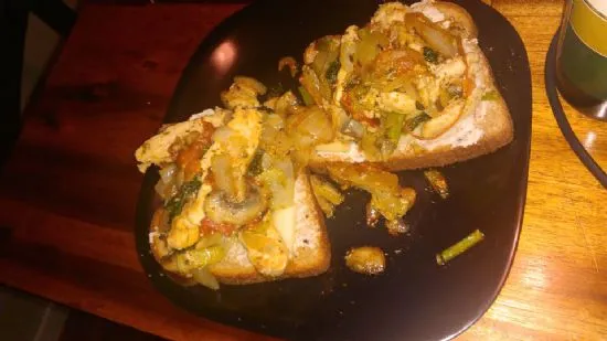 Rosmarin-Hähnchenbrust mit Grünkohl und Gemüse