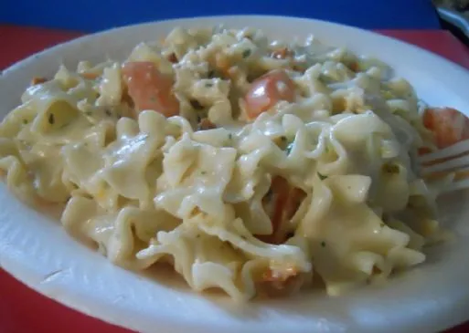 Hühnchen-Parmesan-Pasta-Salat