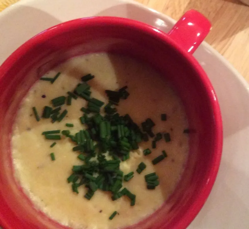 Suppe 4 Vichyssoise (je 1 Tasse)