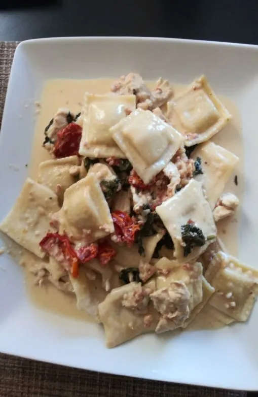 Cremiges Tuscon Knoblauch-Hähnchen