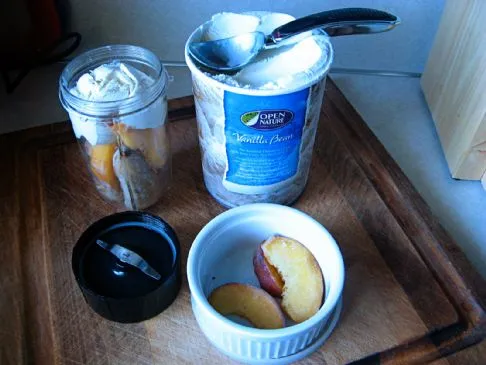 Pfirsich-Banane-Vanille-Bohnen-Milchshake