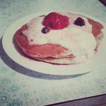 Beeren- und Haferpfannkuchen