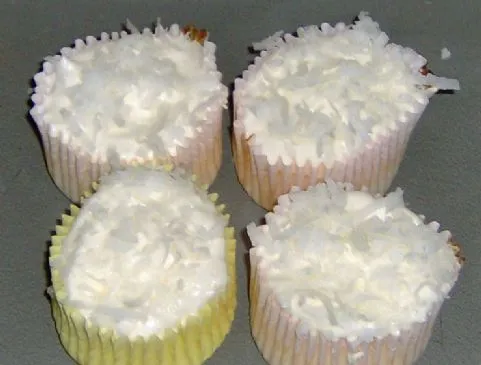 Kokosnuss-Creme-Fluffkuchen (Hungry Girl)