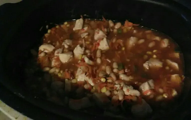 Weißes Bohnen-Gemüse-Hühnchen-Chili