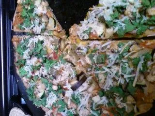 Pizza mit sautiertem Gemüse (Vollkornboden)