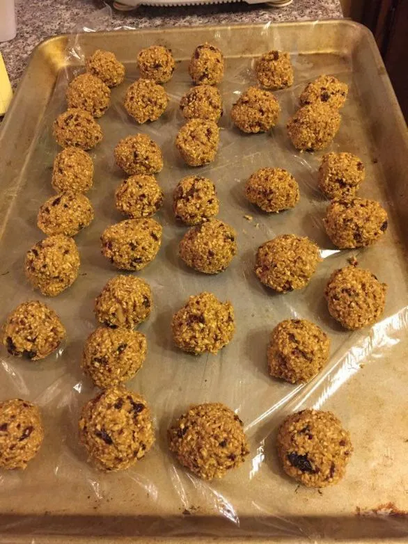 Kürbis- und Cranberry-Energie-Bällchen