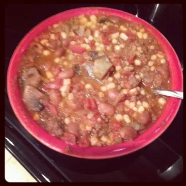 Samtiges Chili mit Bohnen und Gemüse