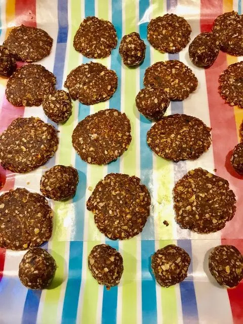 Schokoladen-Erdnussbutter-Haferkekse ohne Backen