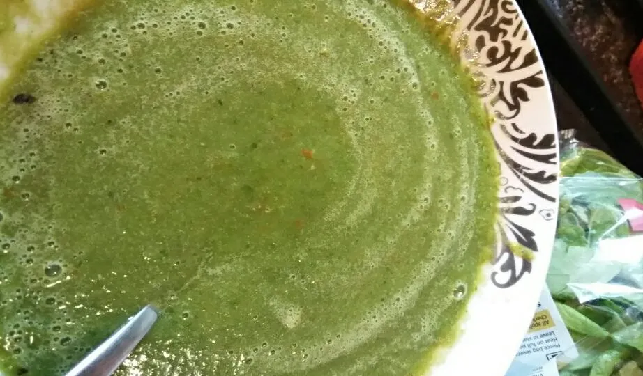 Sehr kalorienarmer super grüner Gazpacho