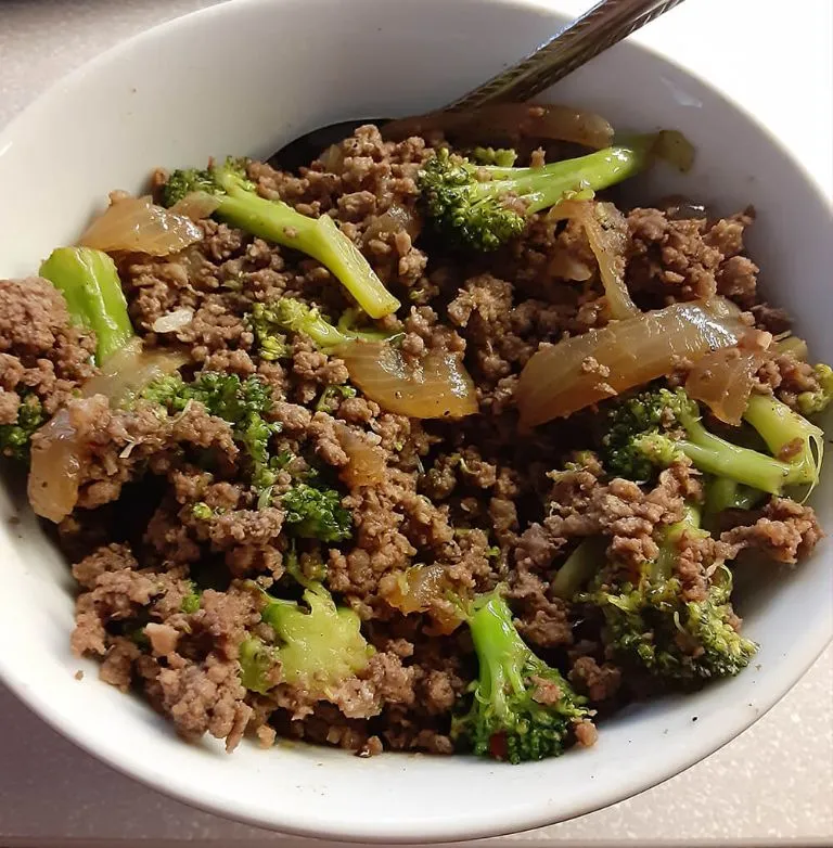 Brokkoli und Rinderhackfleisch