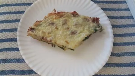 Leichte italienische Gemüse- und Speckfrittata