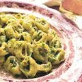 Käse-Tortellini mit Walnuss-Pesto