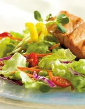 Gegrillter Fischfilet-Salat