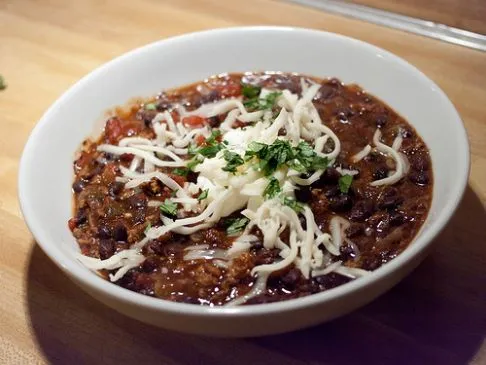 Schwarze Bohnen und Chorizo Chili
