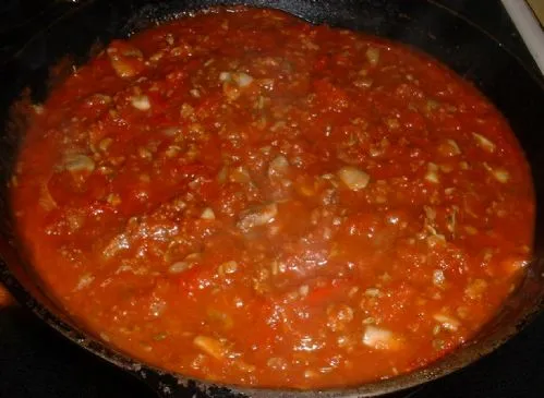 WÜRZIGE TOMATENPASTA-SOßE