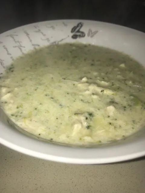 Leichte Hähnchen-Brokkoli-Suppe