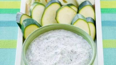 Avocado-Dip mit Gurkenchips
