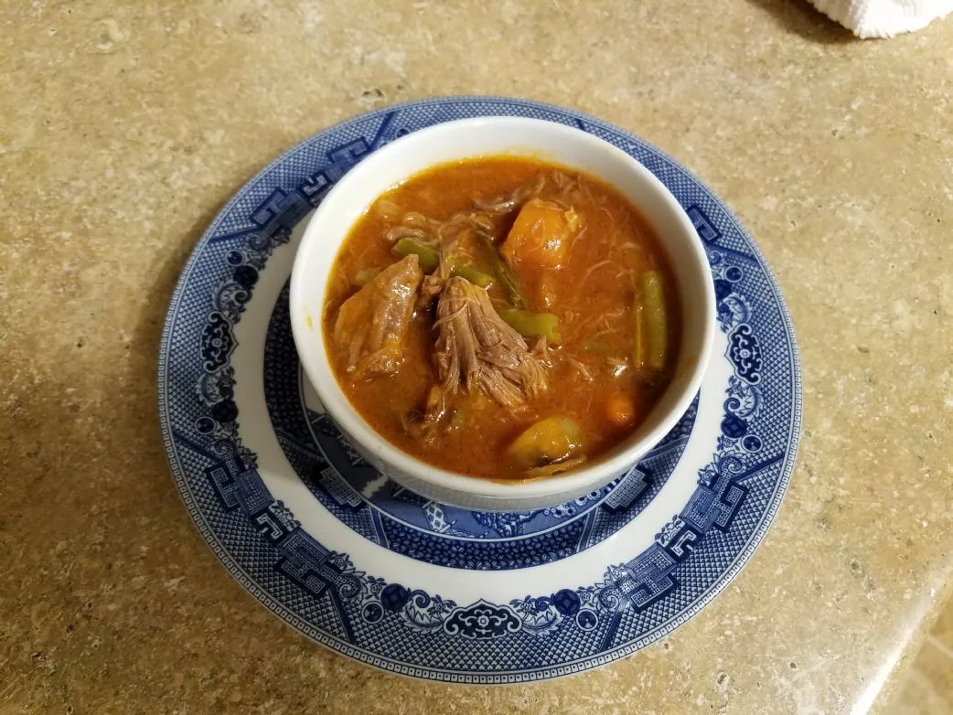 Rindfleisch- und Gemüse-Suppe/Eintopf aus (MEINEN) Rinderbraten-Resten