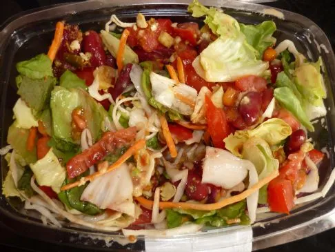 Saftiger, füllender Salatmix