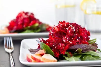 Oh She Glows Frühlingsreinigung Rohkostsalat mit Rote Bete, Karotte und Apfel