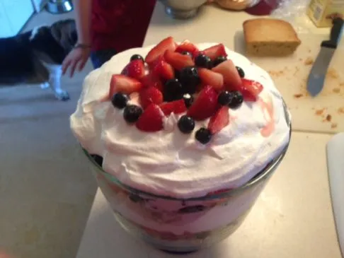 Mandys Zitronen-Beeren-Trifle