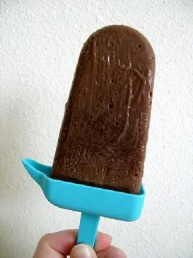 Schokoladen-Fudge-Pudding-Eis am Stiel