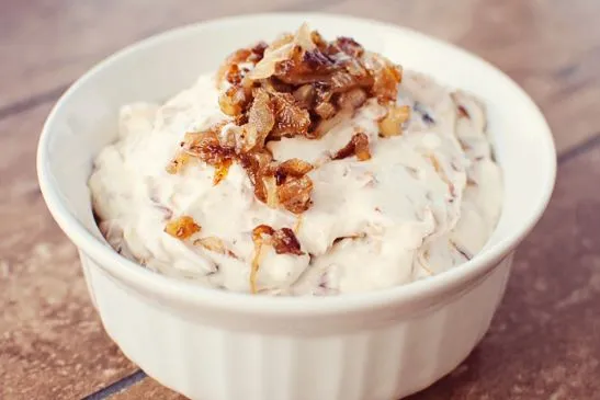 Cremiger Zwiebel-Dip