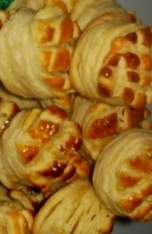 Sajtos Pogácsa - Ungarische Käse-Hefekekse