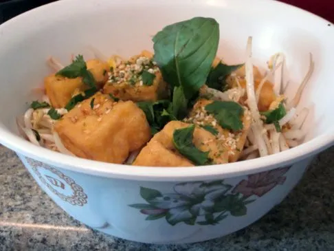 Mungbohnensprossen- und Tofu-Salat