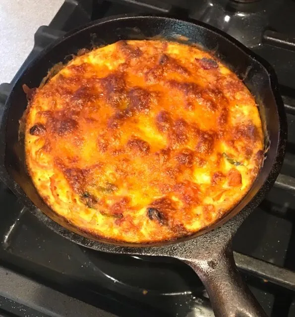Spinat-, Tomaten- und Käse-Frittata
