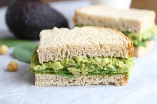 Zerdrückte Kichererbsen-Avocado-Sandwiches