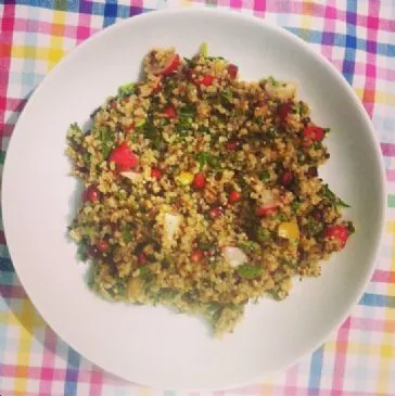 Roter Juwelen-Quinoa-Salat