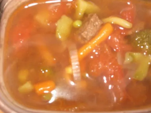Leichte, fettarme Mock-Beef-Suppe