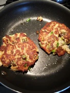 Lachsfrikadellen (2) für Salat oder Sandwich